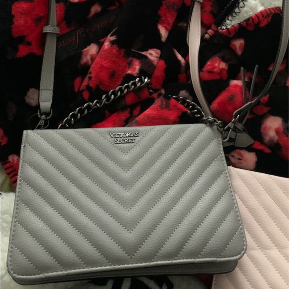 Victoria Secret Studded V-Quilt 24/7 Crossbody - Picture 2 of 8